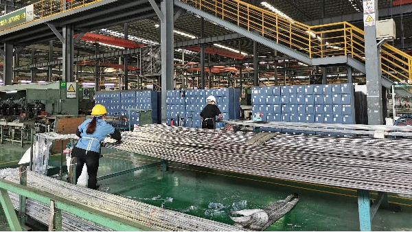 不銹鋼裝飾管和不銹鋼工業(yè)管之間有什么不同？